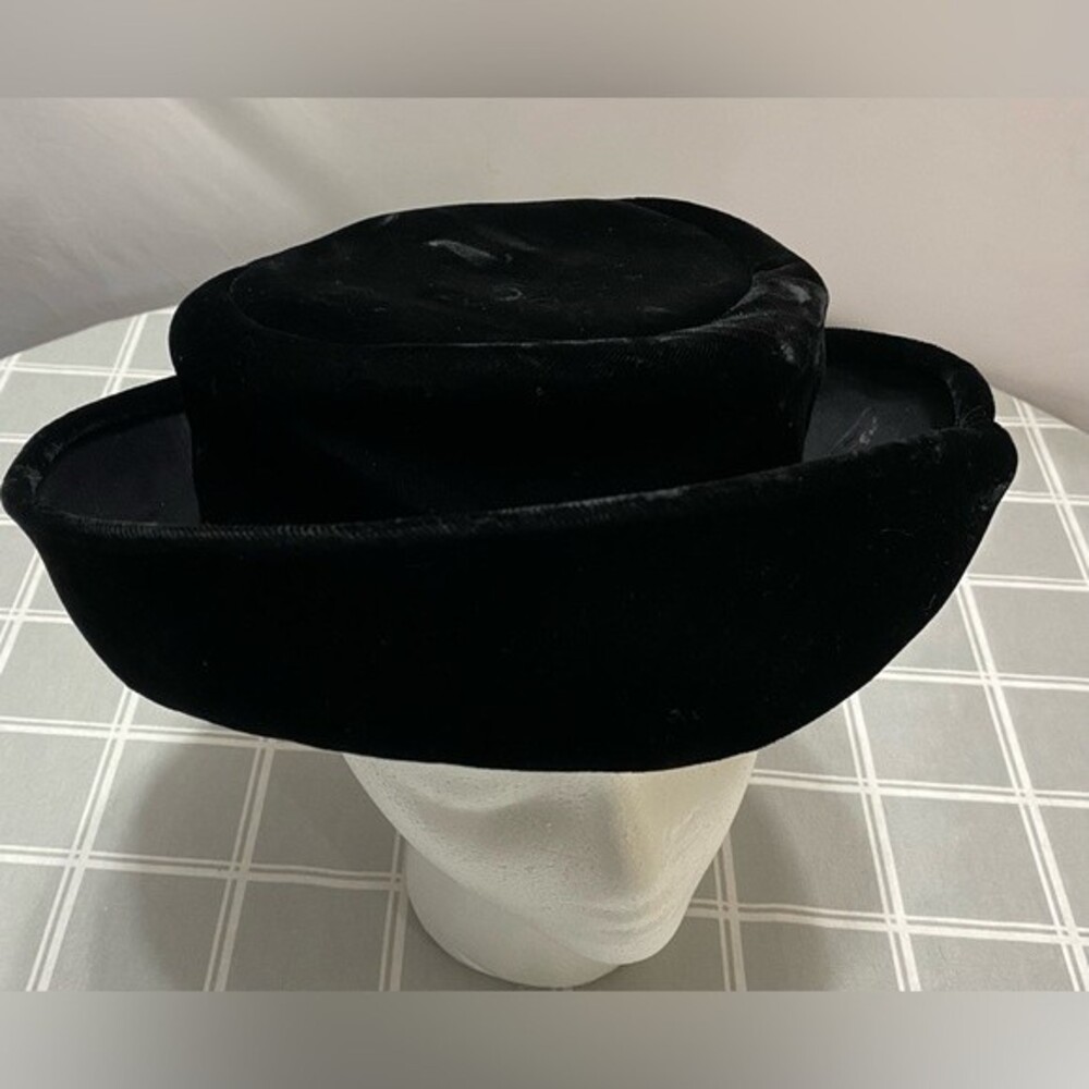 Vintage Ladies Hat Rare Black Velvet Maxine Hats Party Derby Fancy Gala Glam